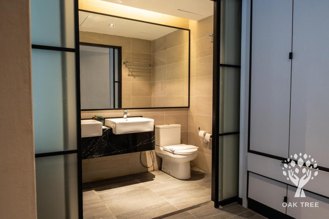 Red M101 By Oak Tree Apartemen