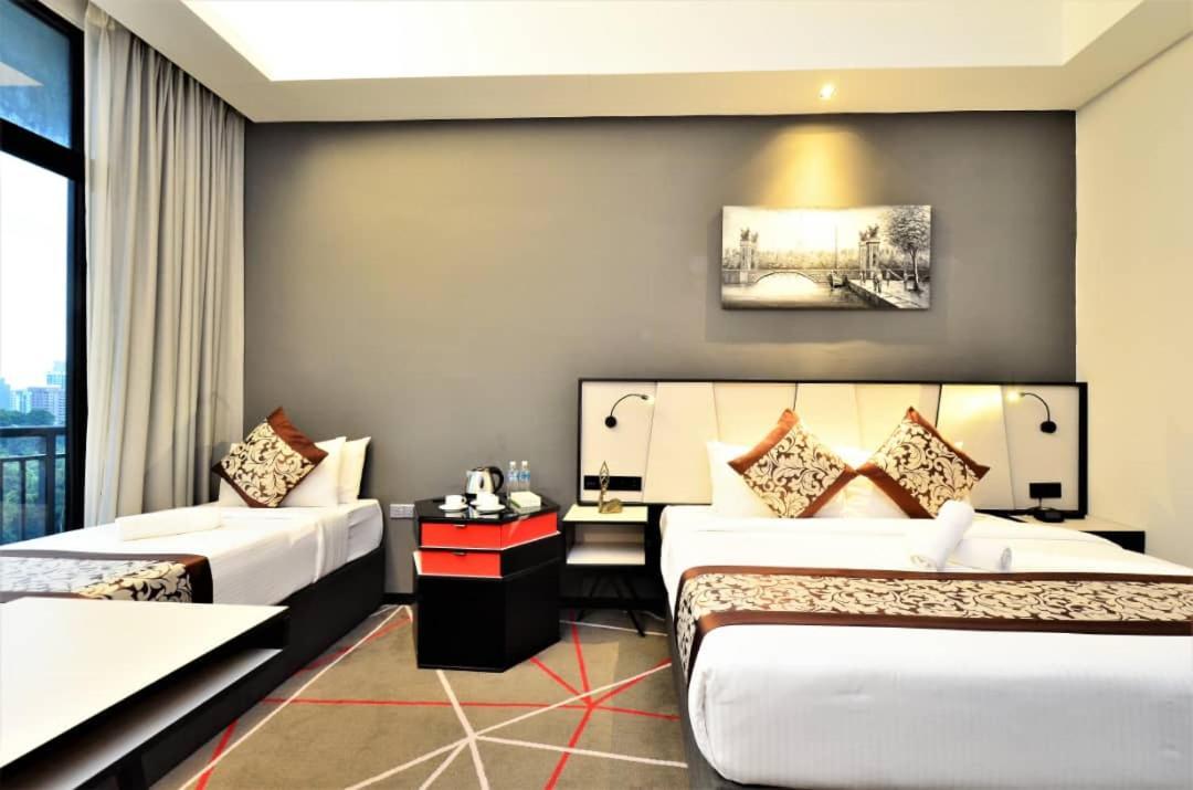 Red M101 By Oak Tree Apartemen