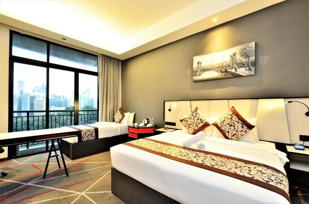 Red M101 By Oak Tree Kuala Lumpur